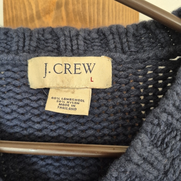 J. Crew Vintage Men's Lambs Wool V-Neck Sweater in Navy - Picture 3 of 8